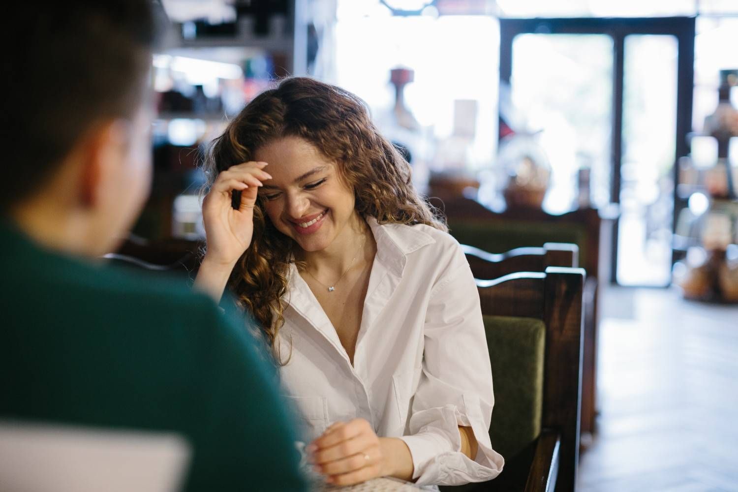 couples on a date ,girl sitting smiling .
