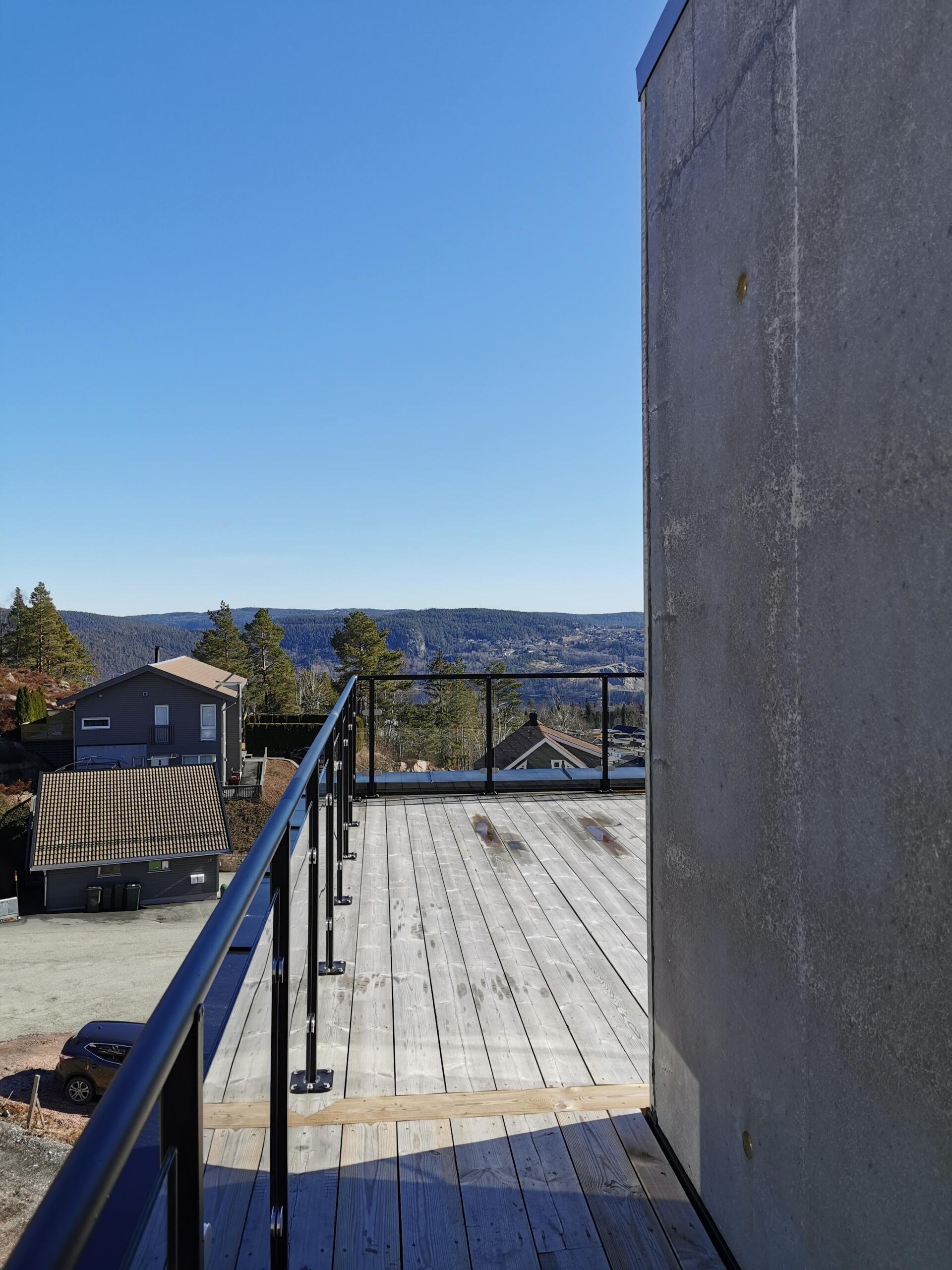 Tomannsbolig i betongelementer, takterrasse.
