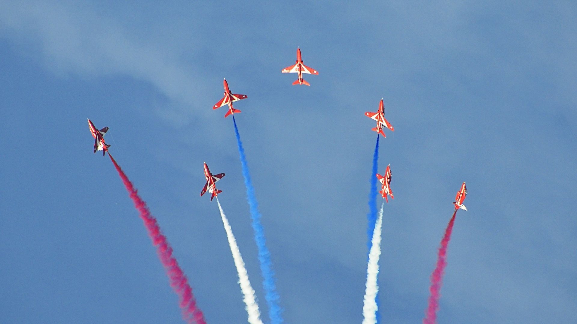 Red arrows branching into separate colours directions, illustrating the concept Japanese divisionals