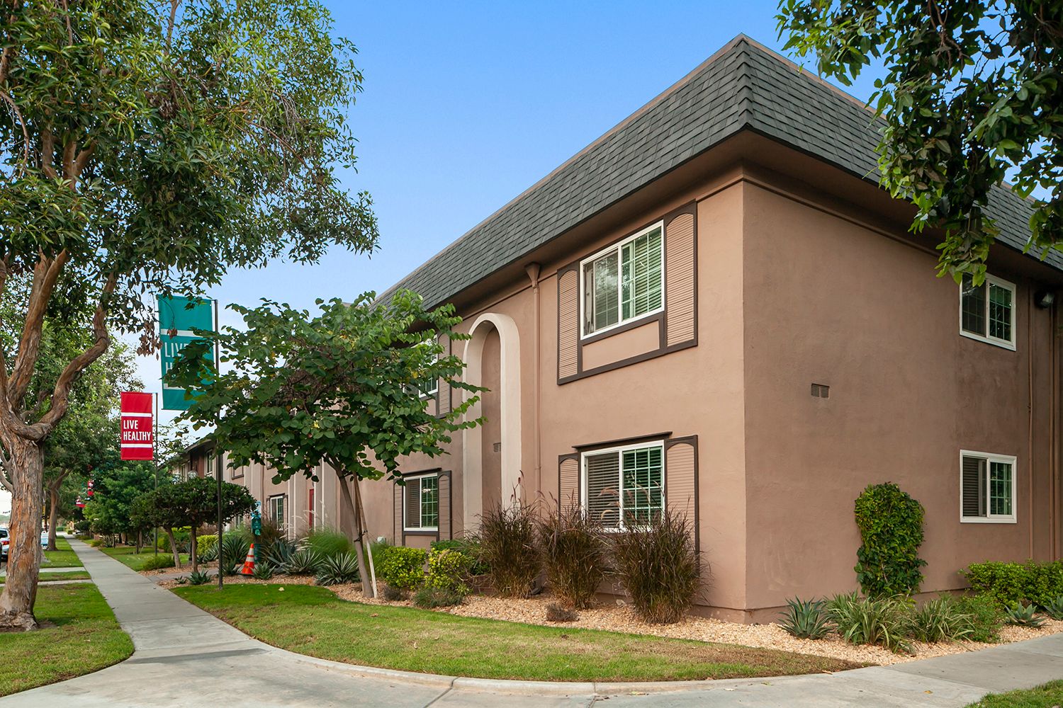 Home Four Seasons Apartments Paramount, CA