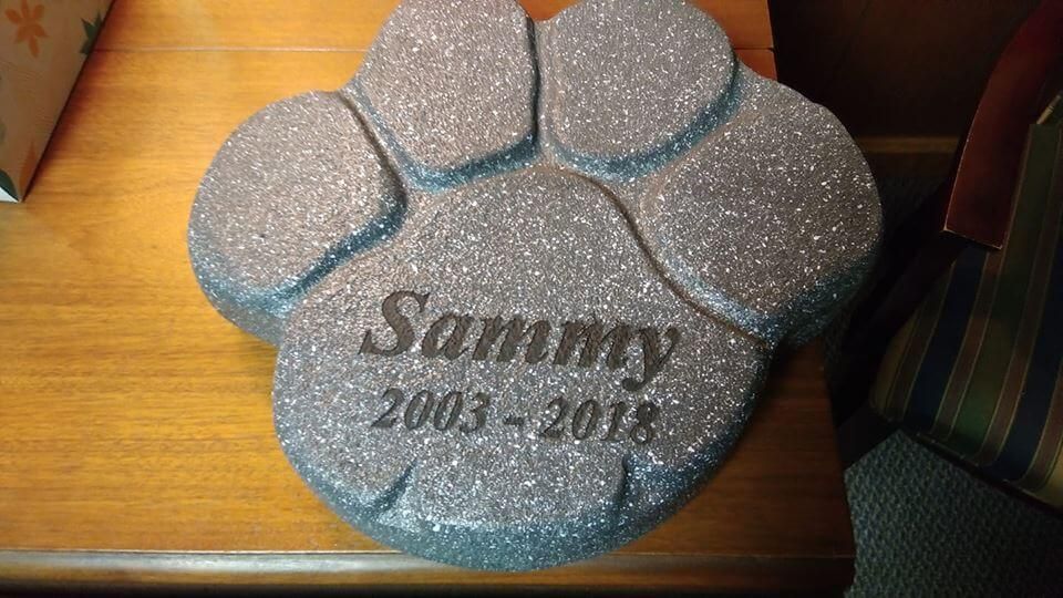 Pet urn shaped like a paw
