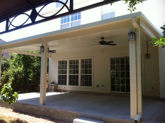 Covered patio with ceiling fans in Conroe TX