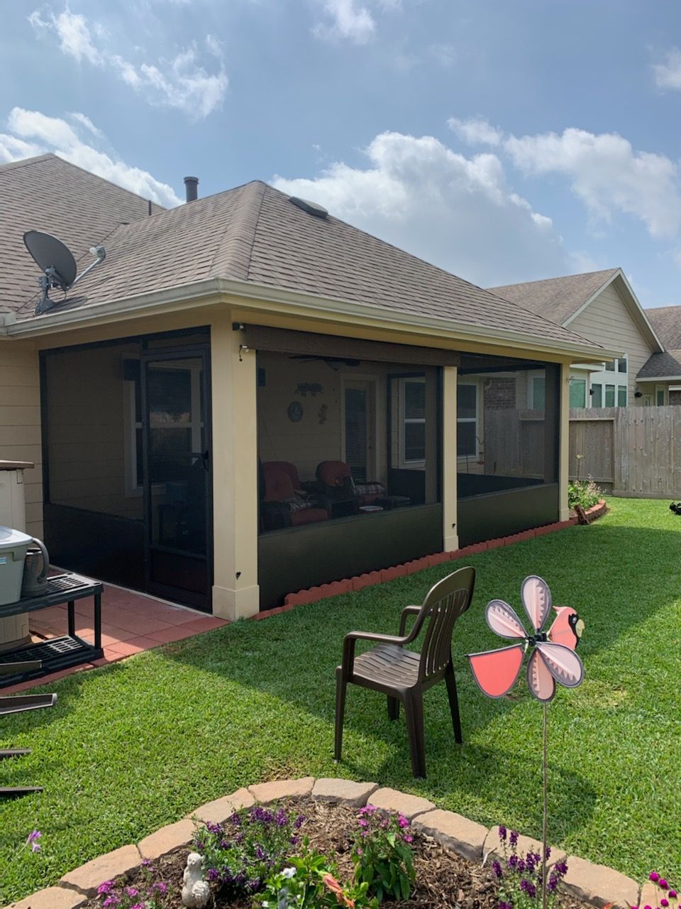 Sugar Land screened patio enclosure with decorative concrete floor