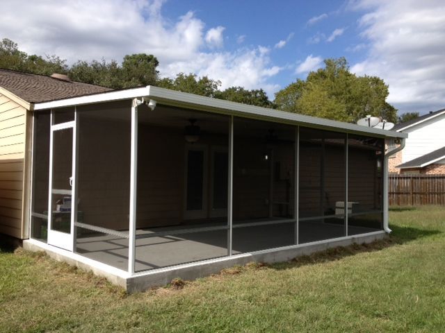 Missouri City screen room with fan, lighting, and fiberglass mesh