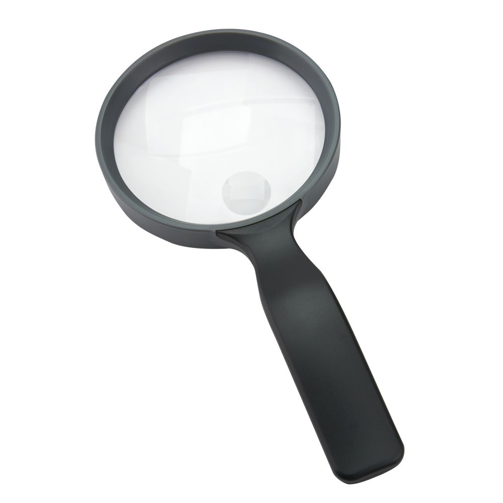 Een vergrootglas met een zwart handvat op een witte achtergrond