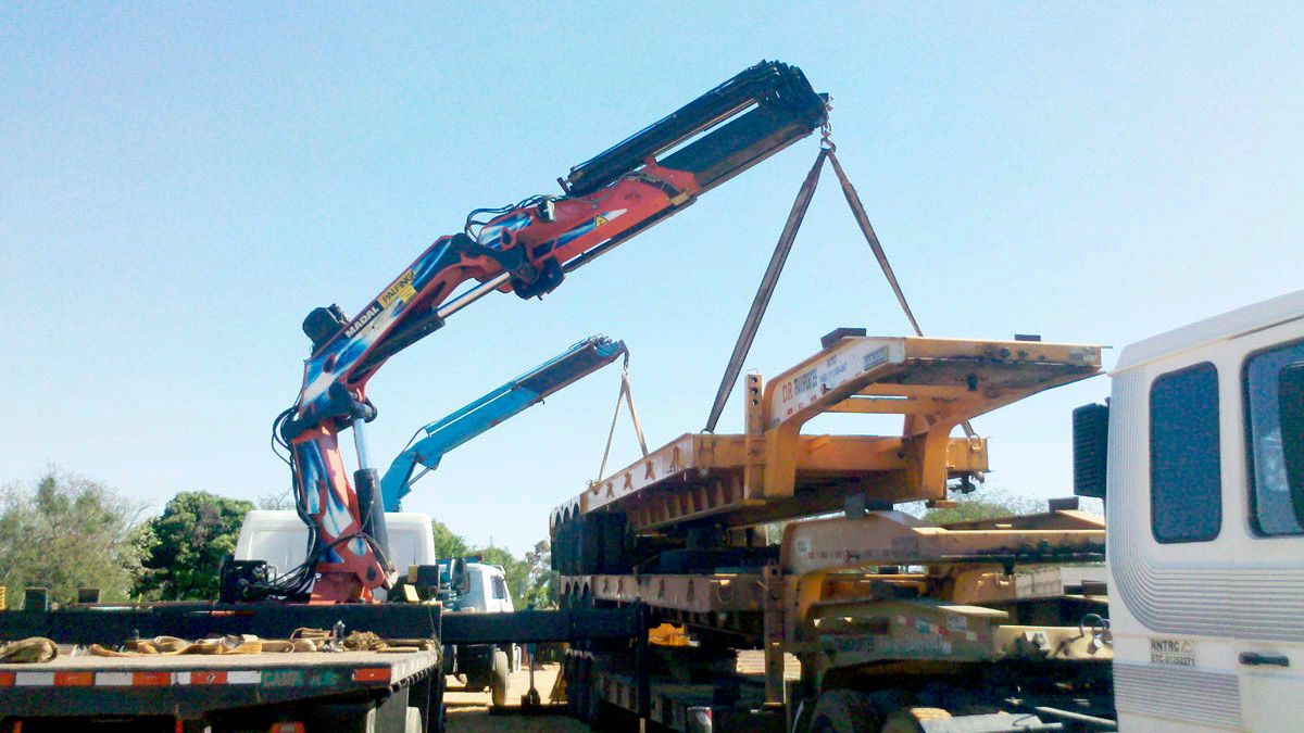 Carga de Equipamento Utilizando Dois Guindautos