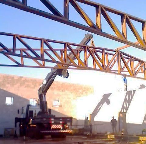 Içamento de Estrutura Metálica em Construção