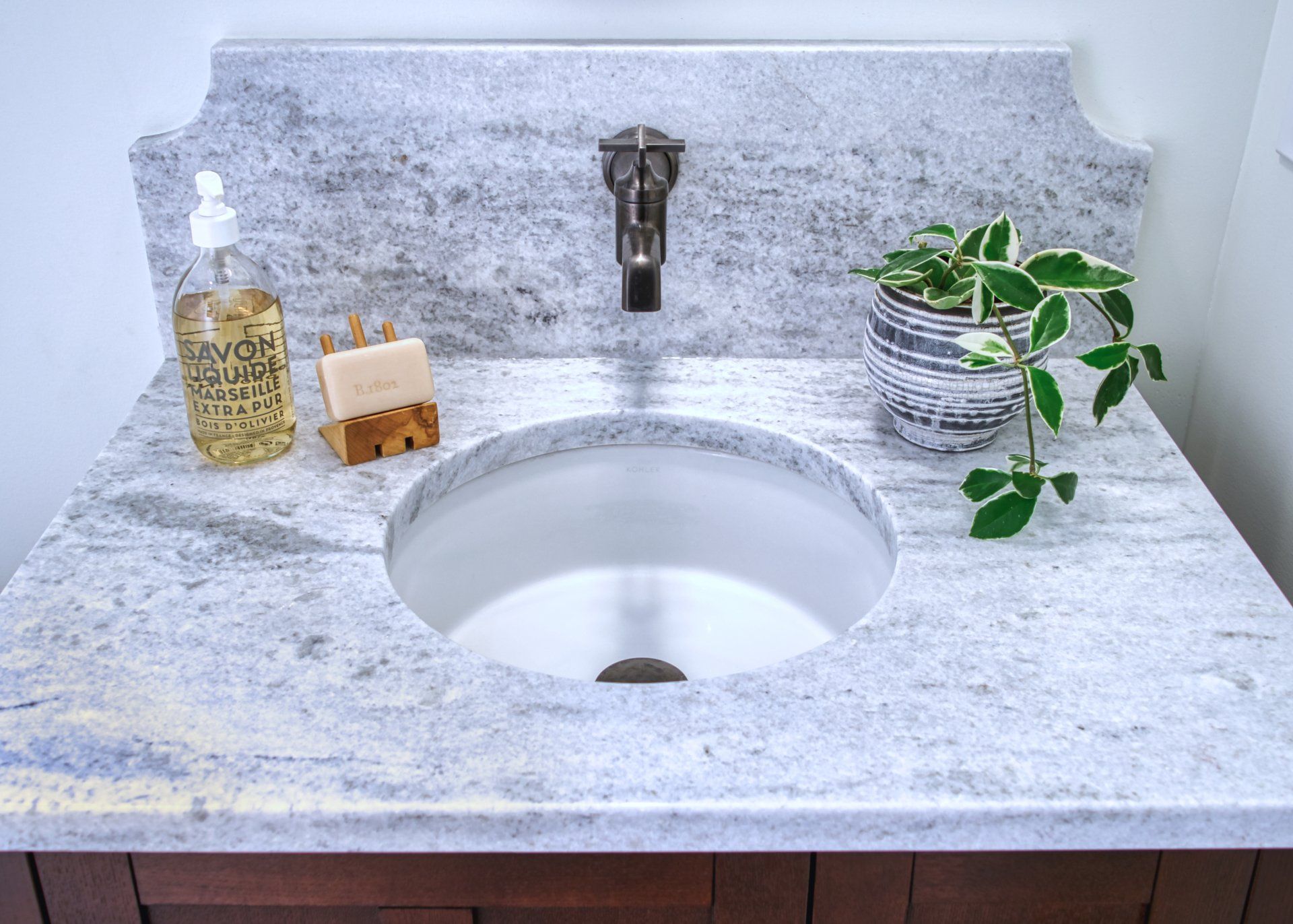 Bannon&Ferrari- sleek bathroom countertops