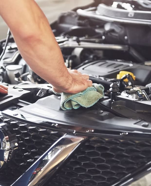 Inspección de auto seminuevo en taller