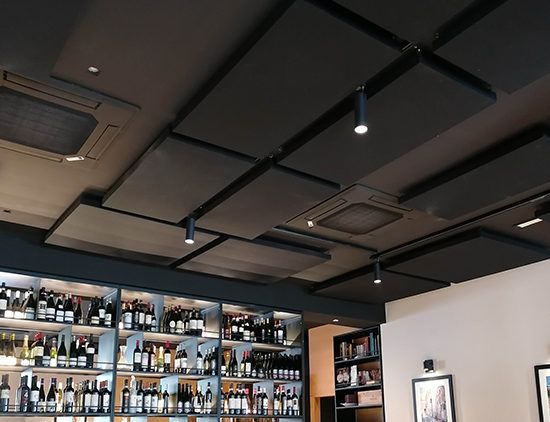 Parete ufficio con quadri acustici a finitura tessile