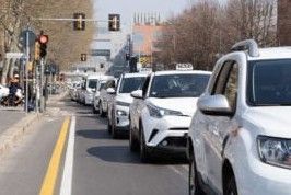 Italia senza taxi dalle 8 alle 22, oggi il primo sciopero nazionale dell’anno