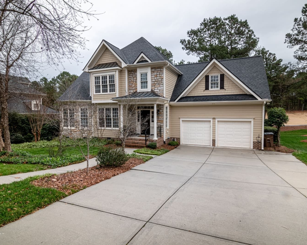 Concrete driveway in Hutto, TX