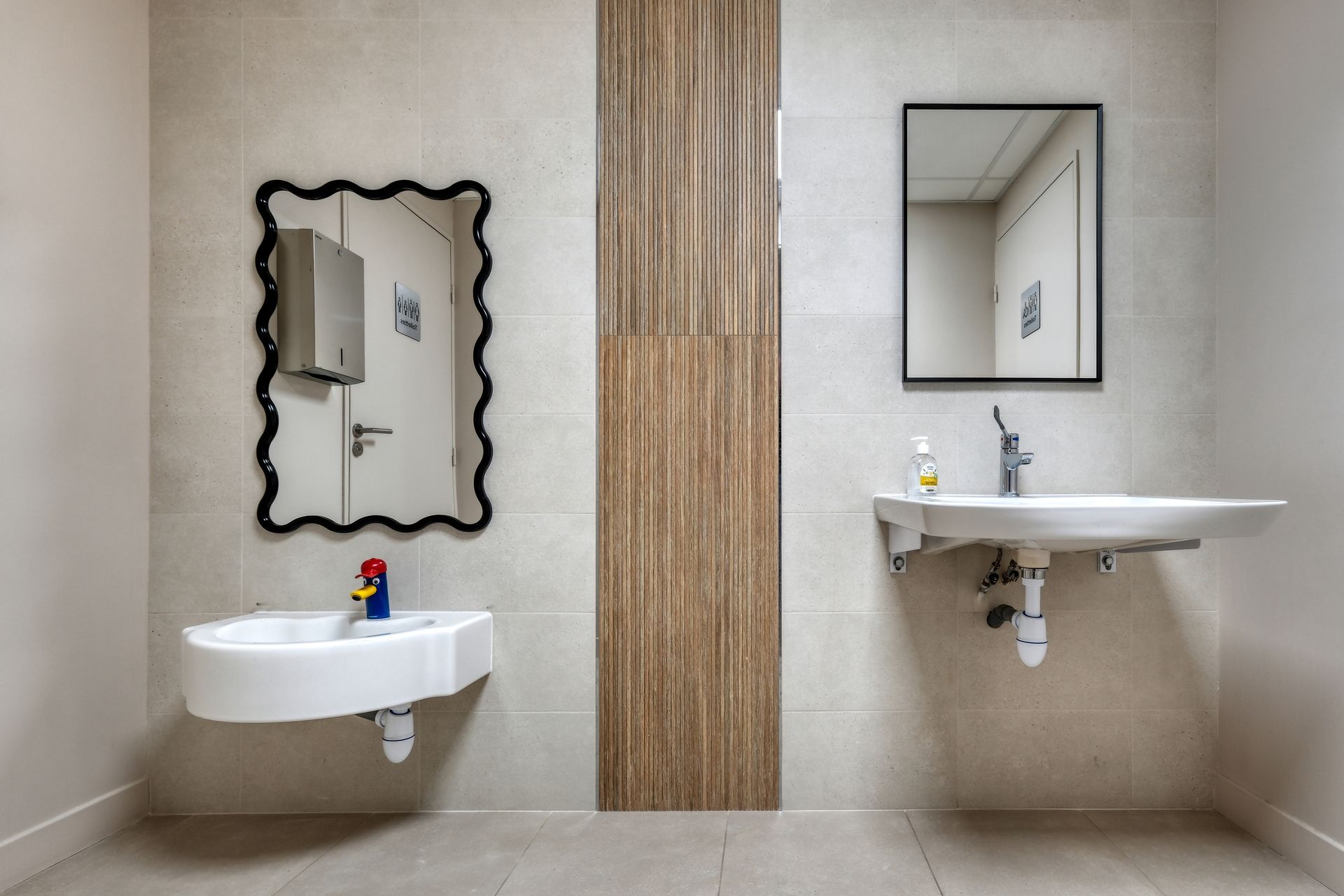 Rénovation d'un local pour association ERP enfants toilettes