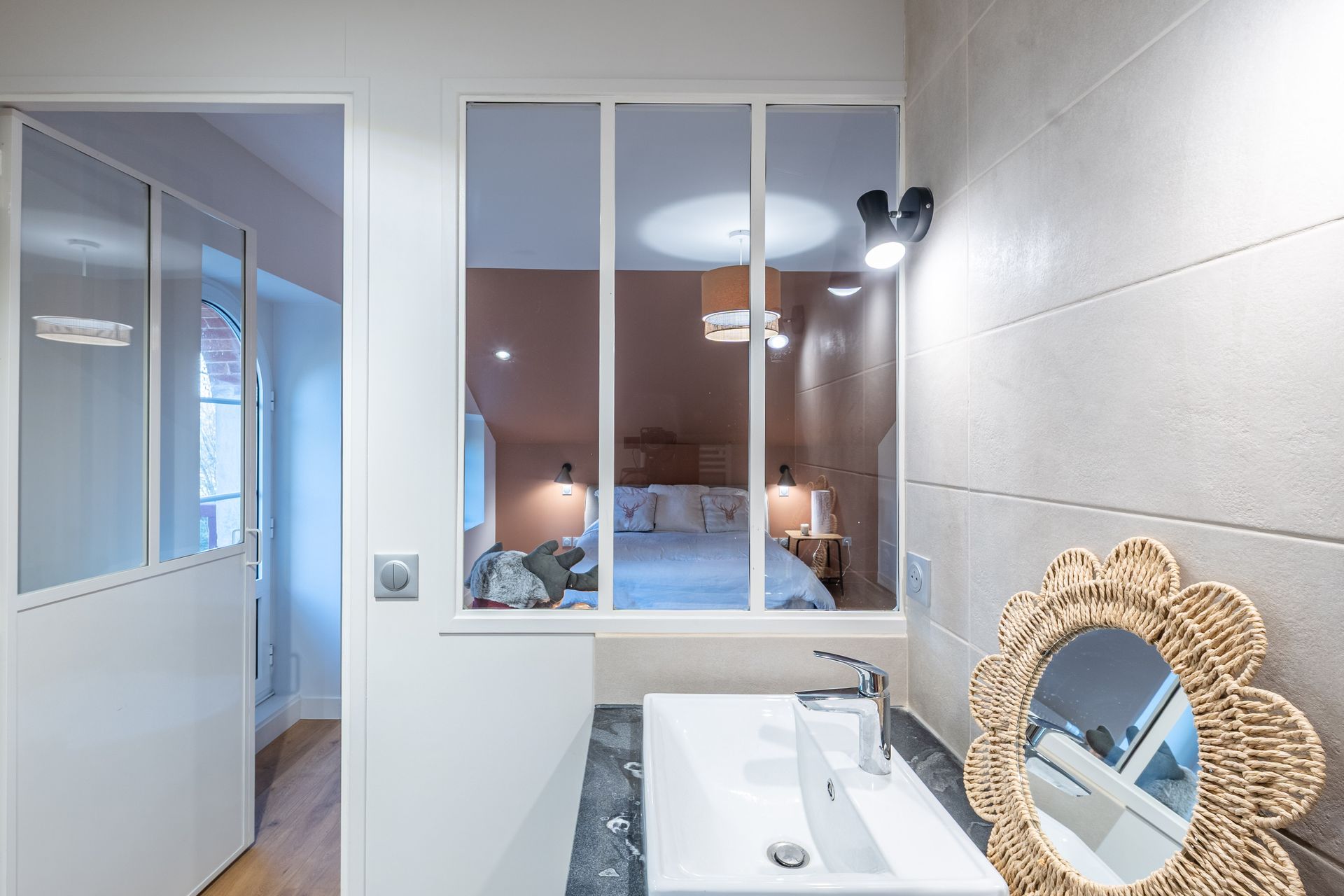 Chambre avec salle d'eau privative Gîte maison rénovée Clairefontaine