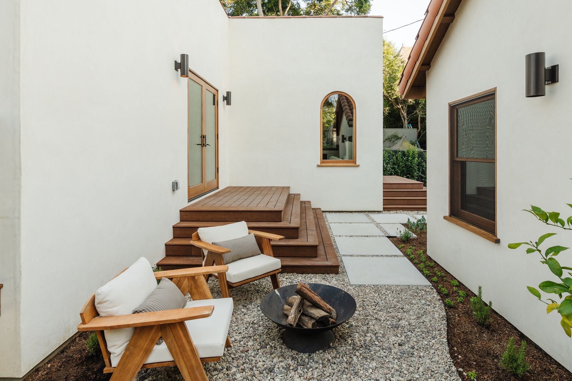 Larchmont Village outdoor chairs and fire pit