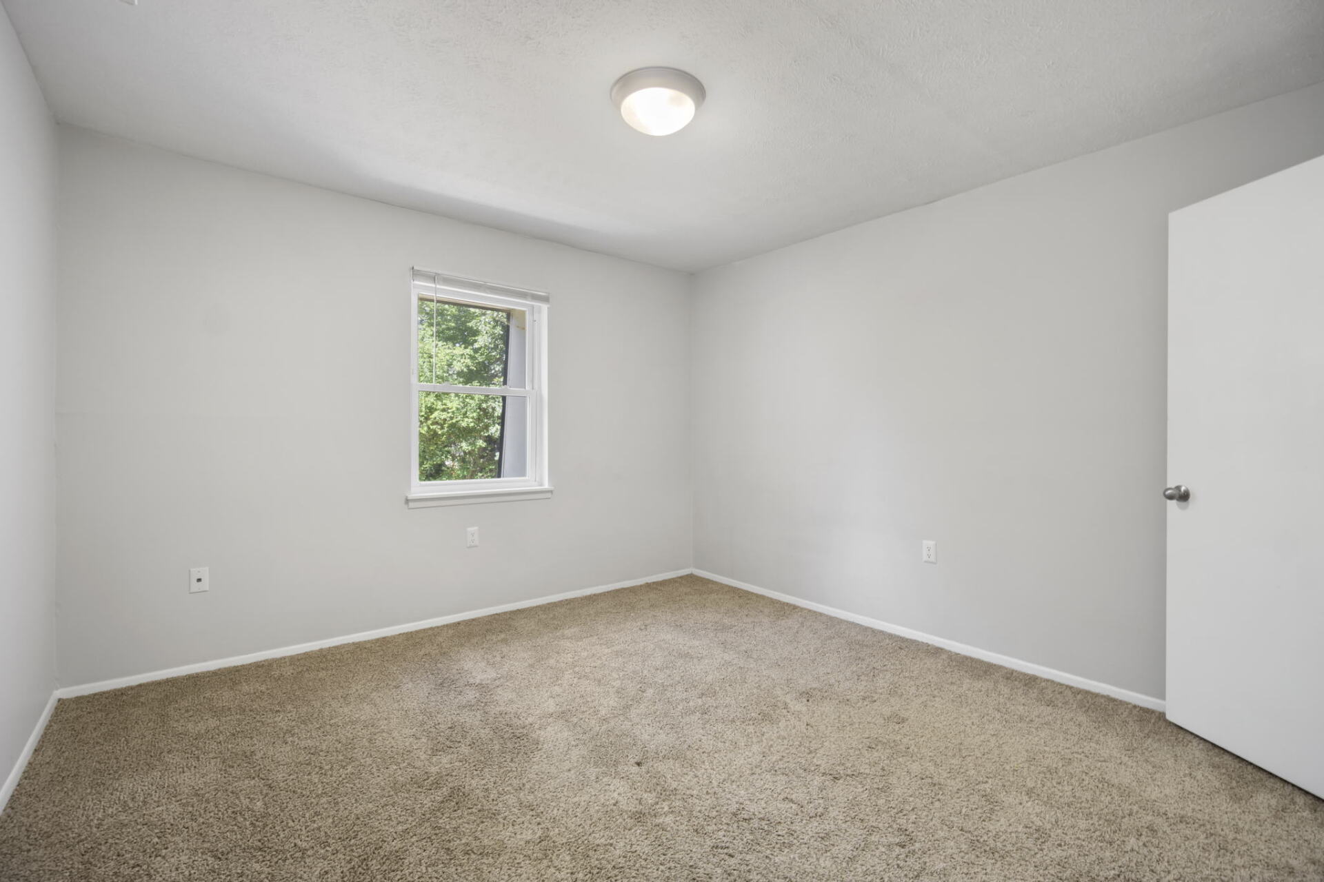 Apartments, Greenville, No Pets, No Smoking, 1 and 2 Bedroom, Laundry, 24 Hr Emergency Maintenance, Patio, Pool, Lockers