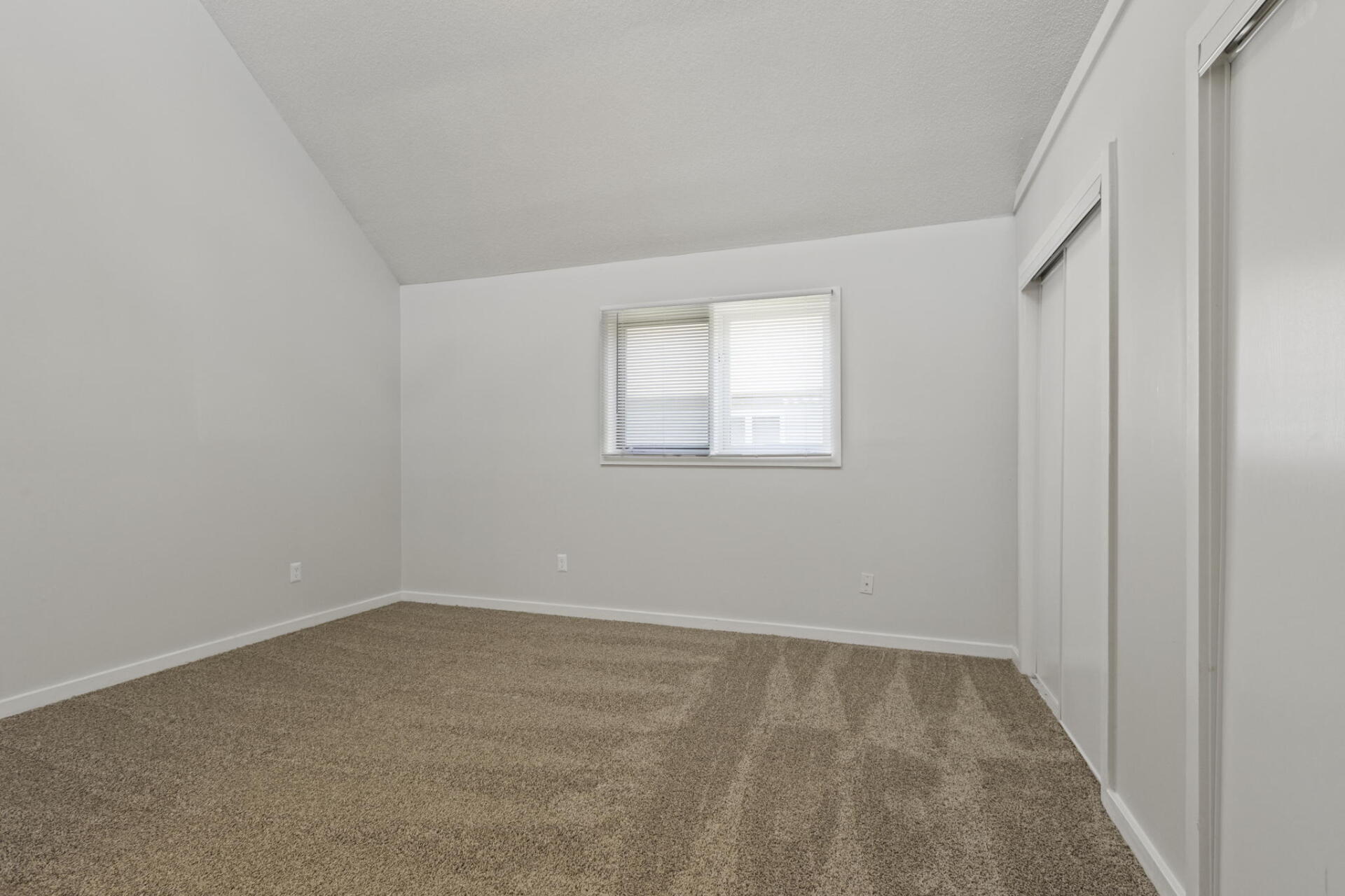 Townhomes, Greenville, Pet Friendly, 2 Bedroom, Washer Dryer Connect, 24 Hr Emergency Maintenance, Patio, En-Suite, Floorplan