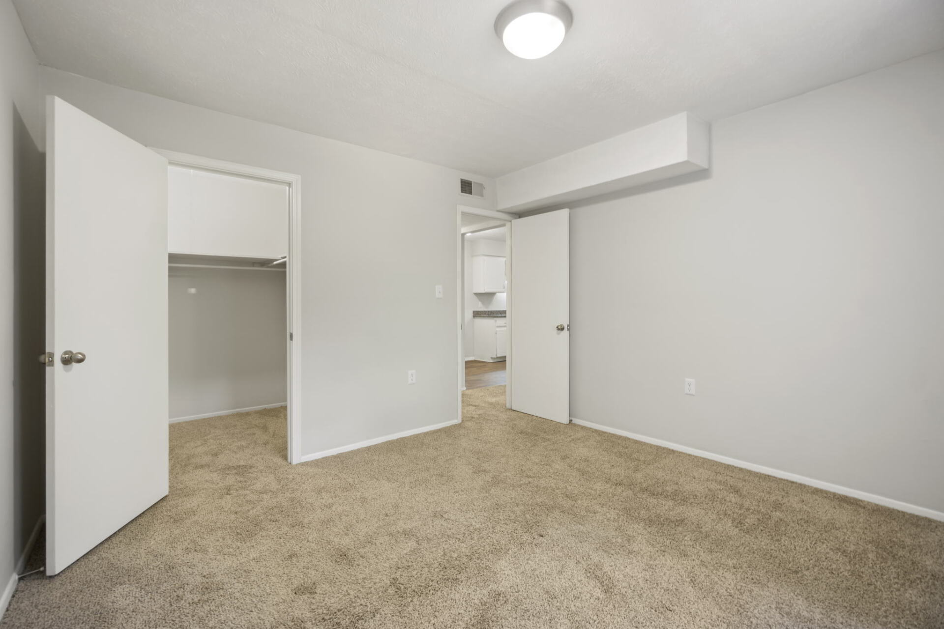 Apartments, Greenville, No Pets, No Smoking, 1 and 2 Bedroom, Laundry, 24 Hr Emergency Maintenance, Patio, Pool, Lockers