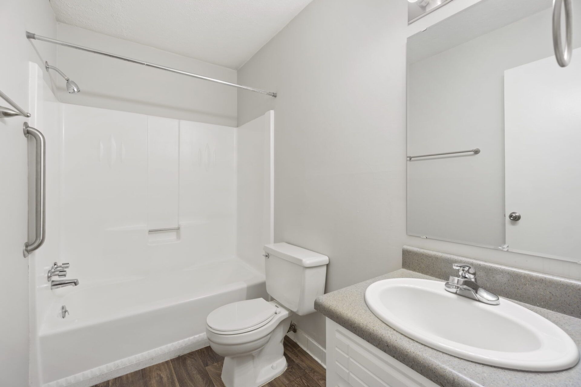 Apartments, Greenville, No Pets, No Smoking, 1 and 2 Bedroom, Laundry, 24 Hr Emergency Maintenance, Patio, Pool, Lockers