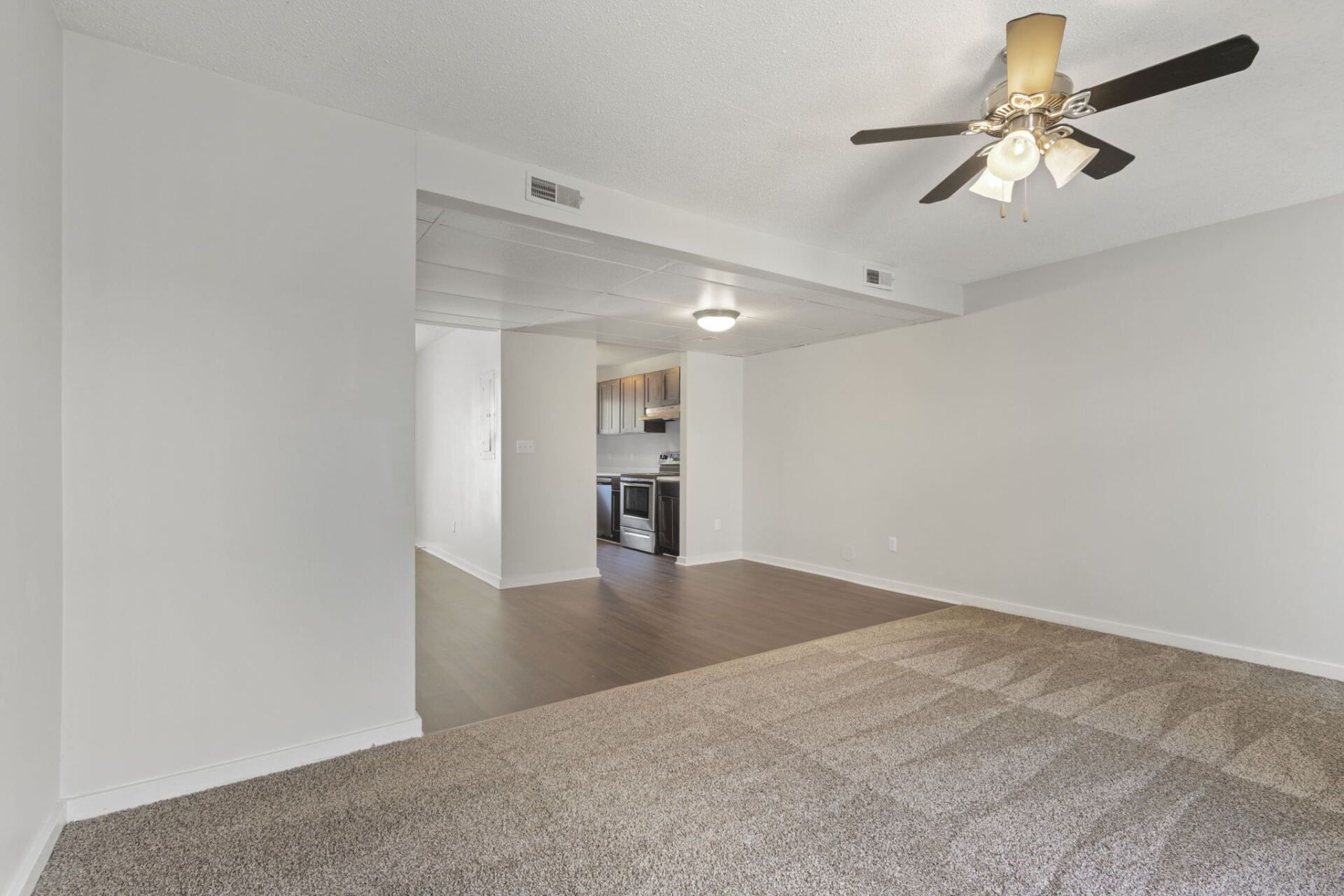 Townhomes, Greenville, Pet Friendly, 2 Bedroom, Washer Dryer Connect, 24 Hr Emergency Maintenance, Patio, En-Suite, Floorplan
