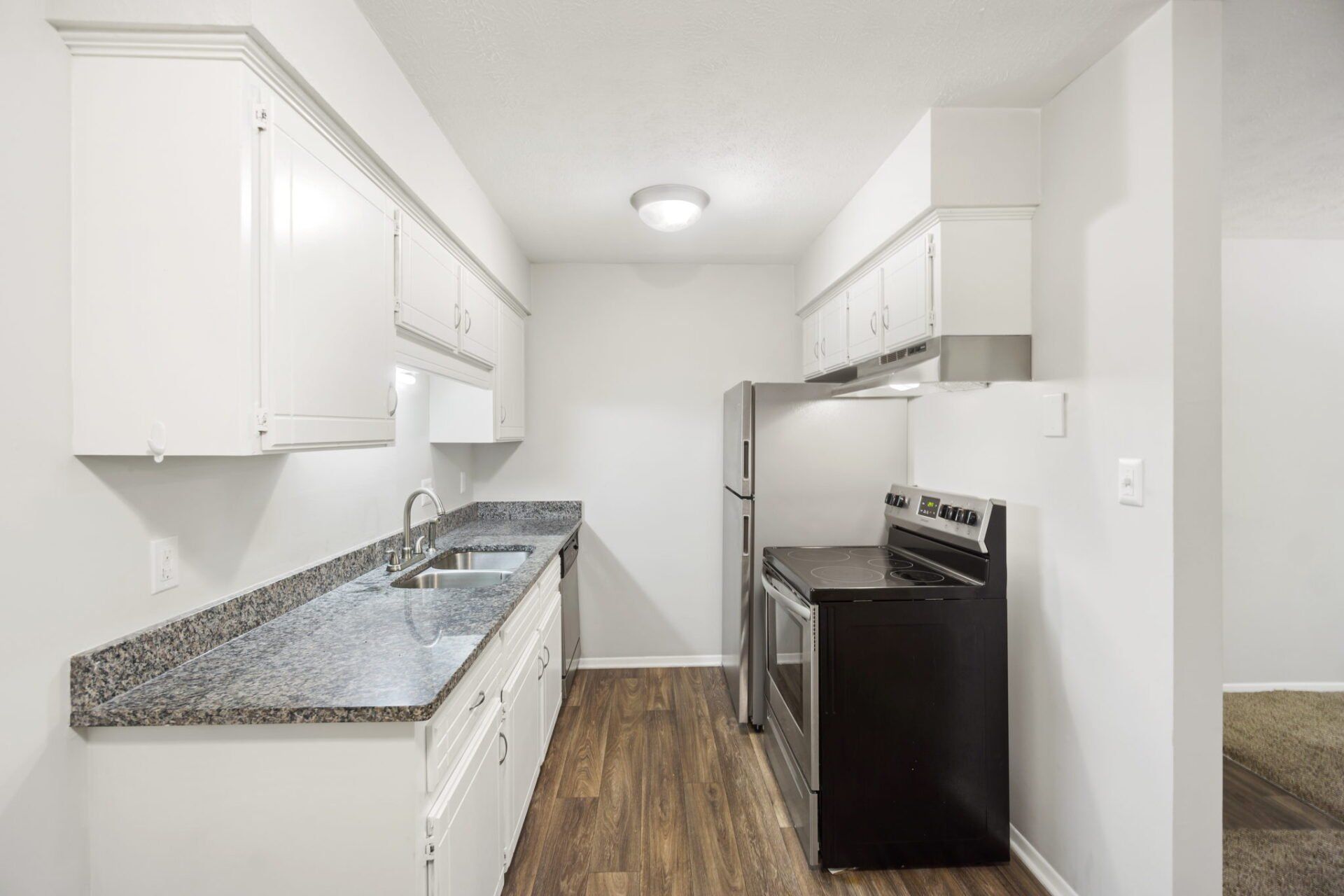 Apartments, Greenville, No Pets, No Smoking, 1 and 2 Bedroom, Laundry, 24 Hr Emergency Maintenance, Patio, Pool, Lockers