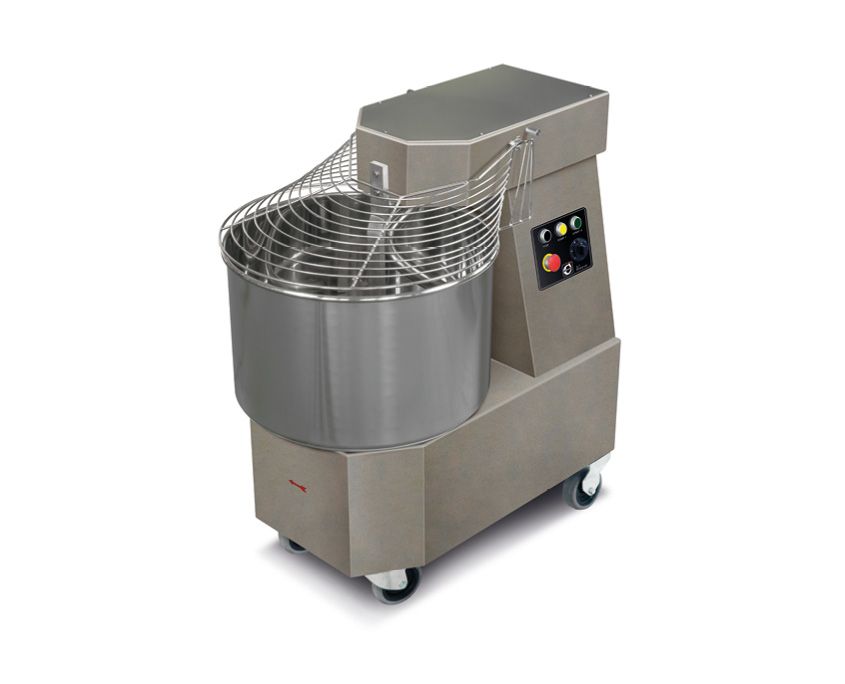 Impastatrice industriale con ciotola in acciaio inox e protezione di sicurezza in filo metallico su ruote.