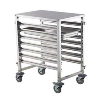 Carrello in acciaio inox con ruote, dotato di scomparti multipli per vassoi e quattro ruote piroettanti.