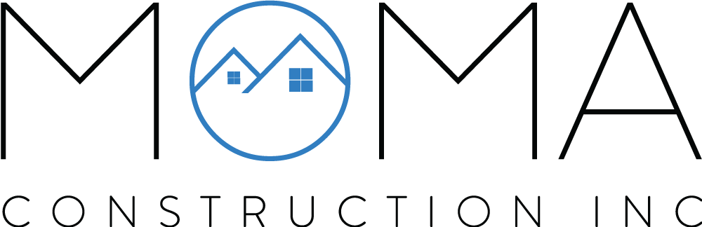Le logo de moma construction inc montre une maison dans un cercle.