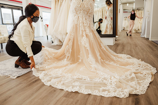 Accessorizing Your 2024 Wedding Dress