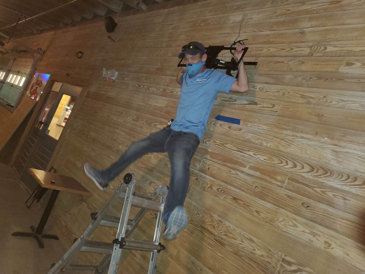 articulating wall mount