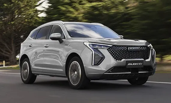 GWM HAVAL Jolion circulando en un entorno urbano de Ciudad de México