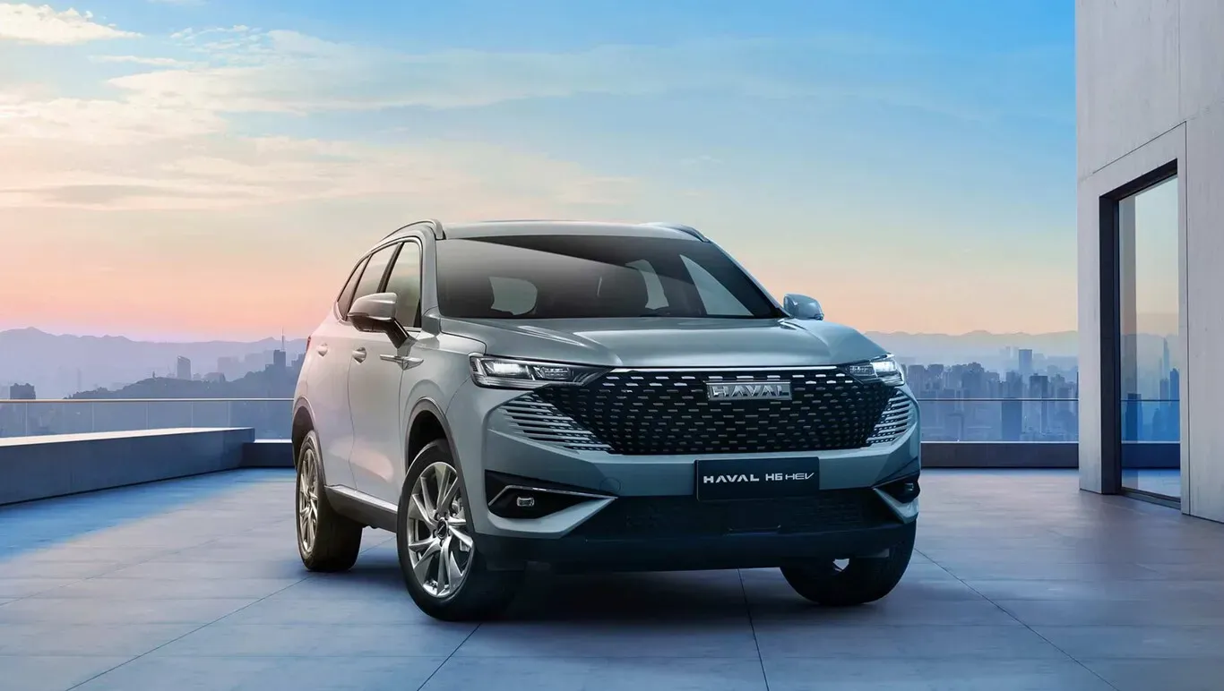¿Qué significa HEV, PHEV y EV? Conoce sus diferencias, cómo funciona cada tecnología y cuál puede ad