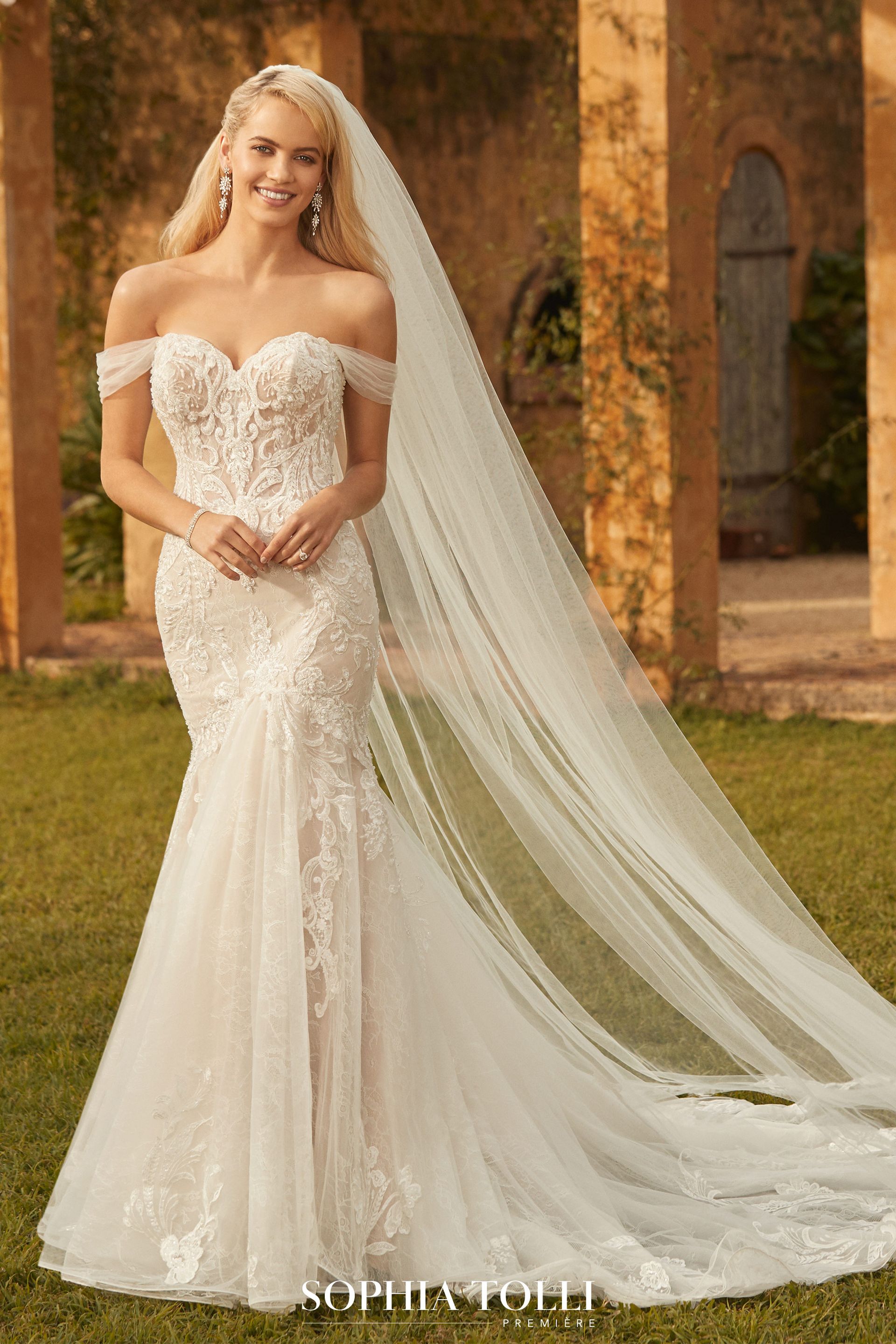 chinese dress ladies Dressself White A-Line Spaghetti Lace Beach Wedding Dress with Split Boho  Long Bridal Gown