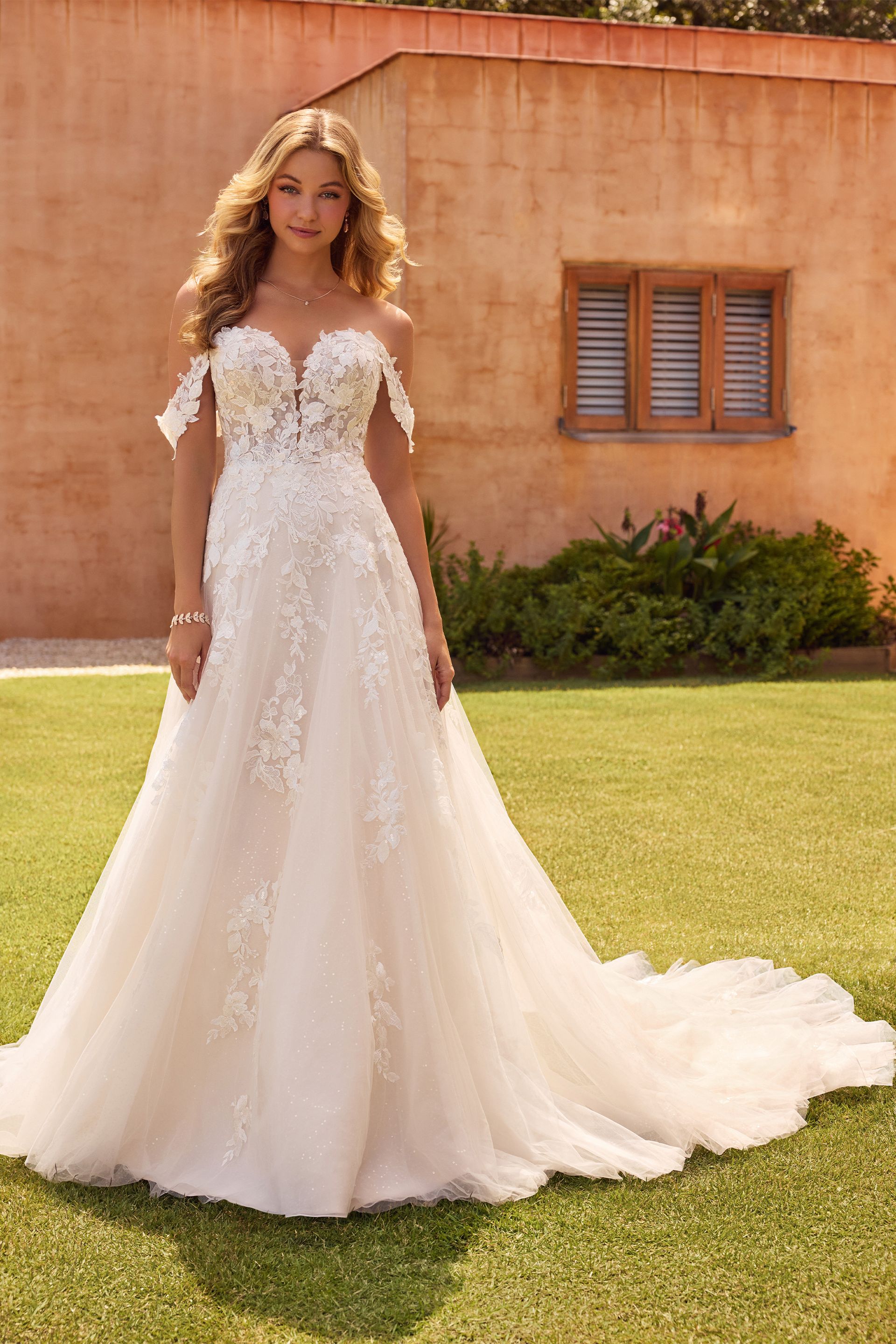 chinese dress ladies Fitted Wedding Dress Puffy Sleeves Chantilly Lace Fishtail Gown – Think  Bridal main image 1