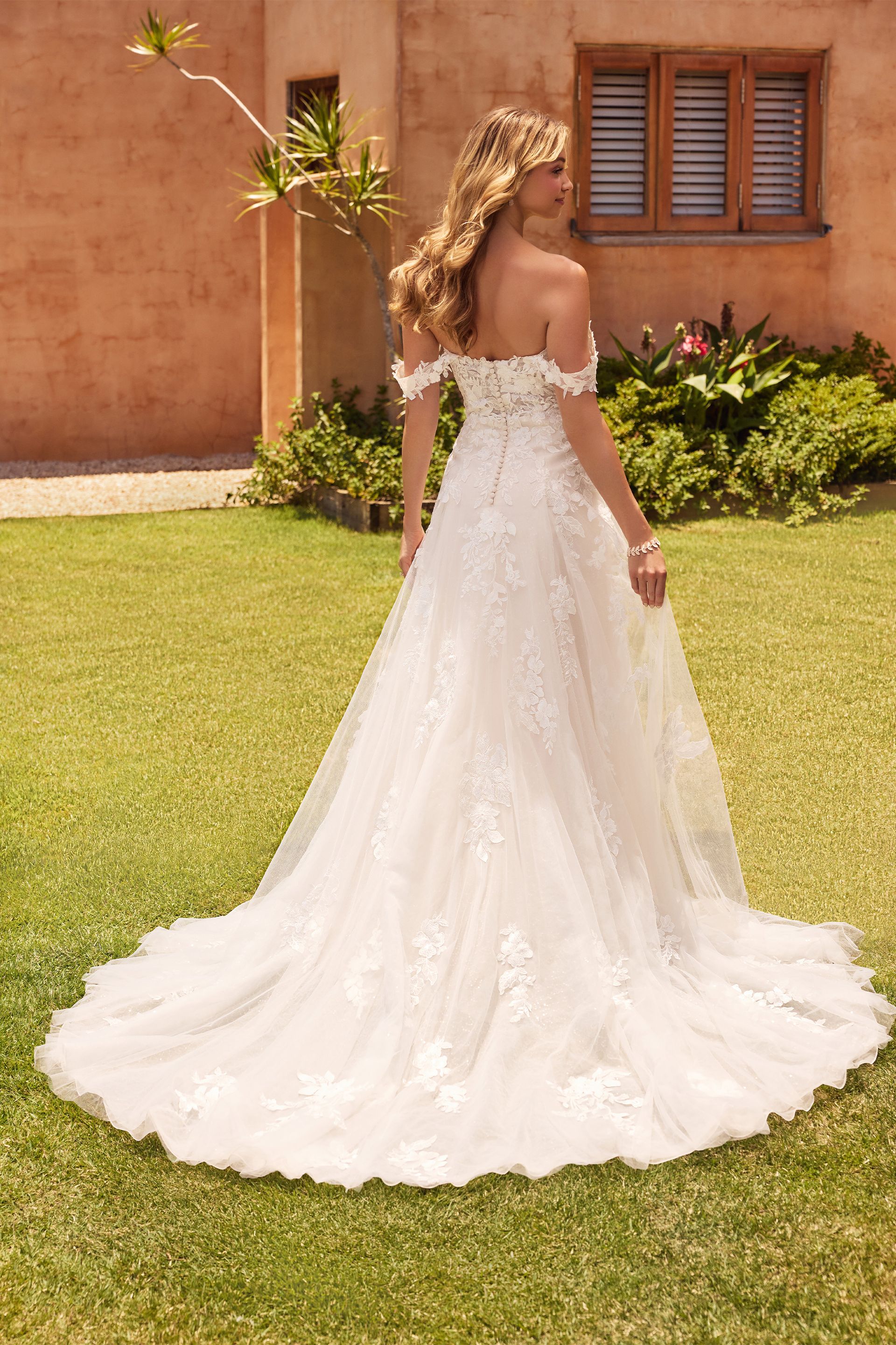 Romantic Lace A-Line Wedding Dress | Style Y3120