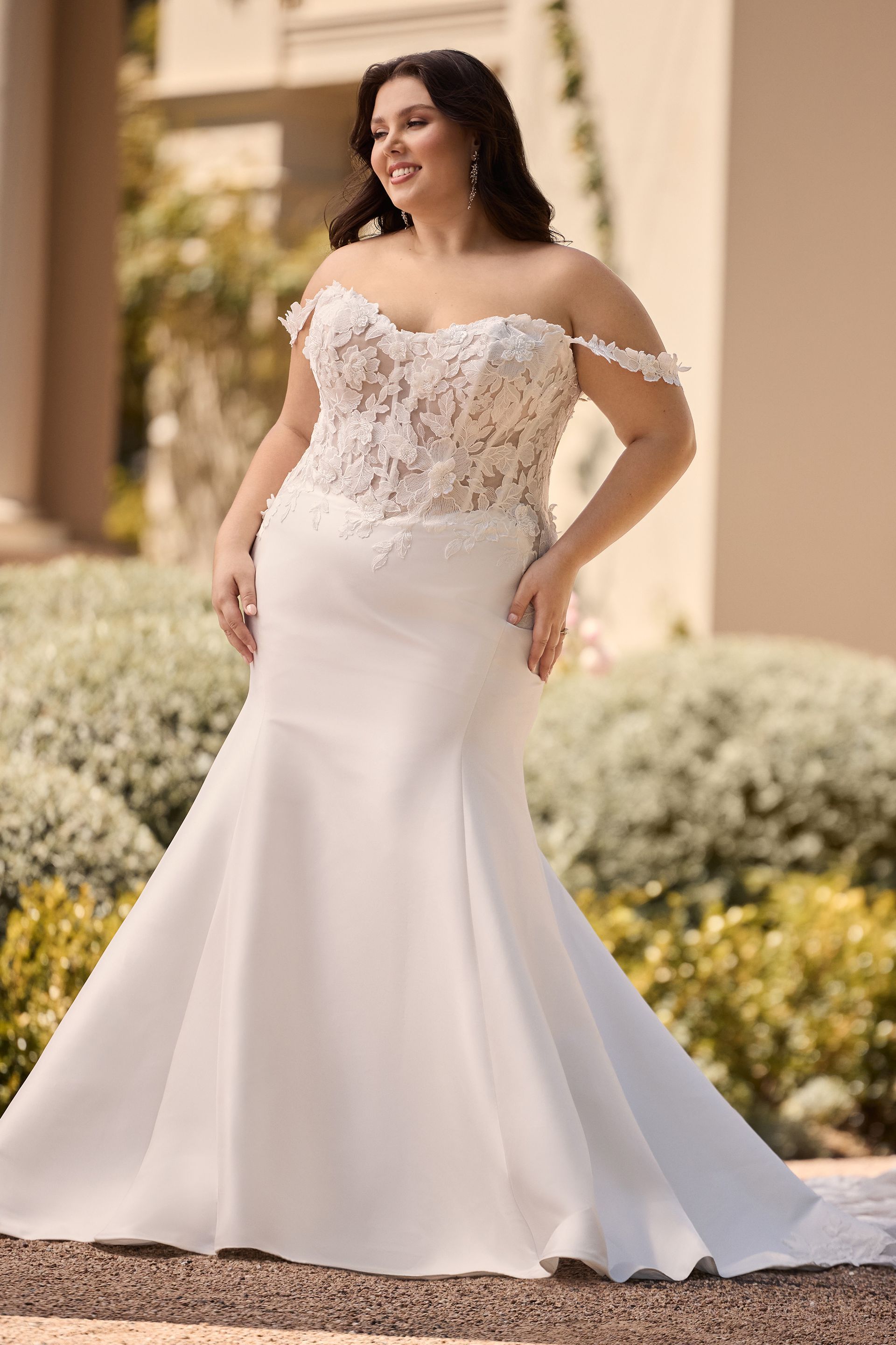 Enchanting Wedding Dress with Unique Train | Style Y3163