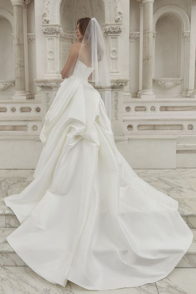 wedding dress bustle Vintage Scoop Neckline Lace Dresses Style Bridal Gowns Item Description Wedding Dress Bustles: Types, How