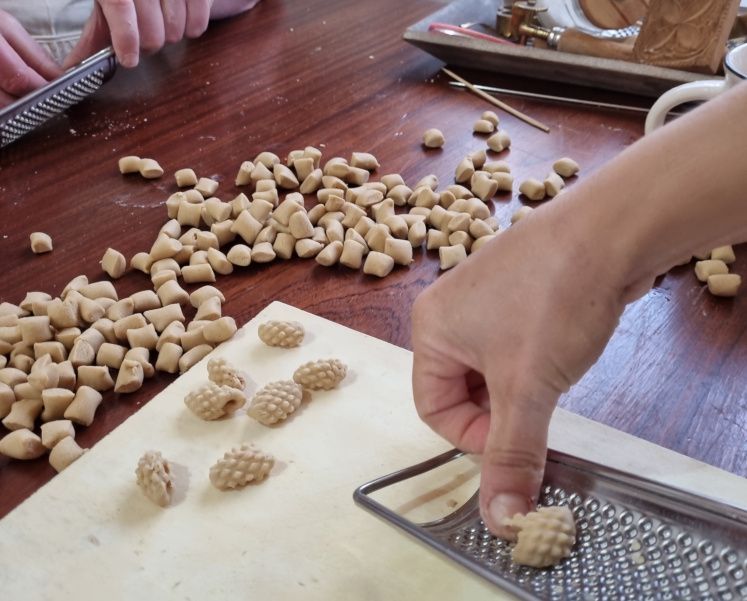 cook authentic Sardinian cuisine cook authentic Sardinian cuisine