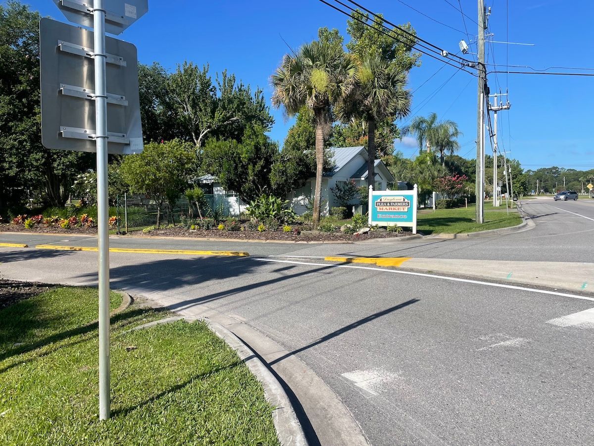 Daytona Beach Flea & Farmers Market entrance