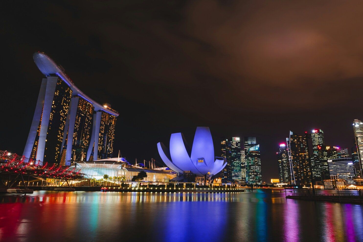 The Assistant's Singapore : Navigating iconic Singapore buildings with insights shaped by internatio