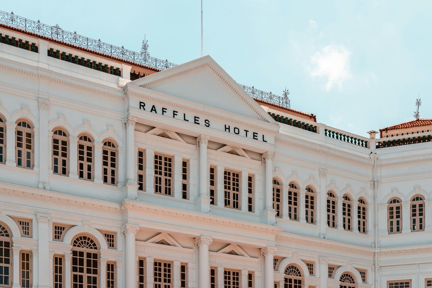 The Assistant's Singapore : Raffles Hotel courtyard reflecting classic architecture and luxurious charm.
