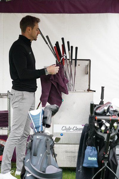 Golf club cleaning service