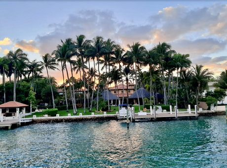 Boat tour Mansion in Star island