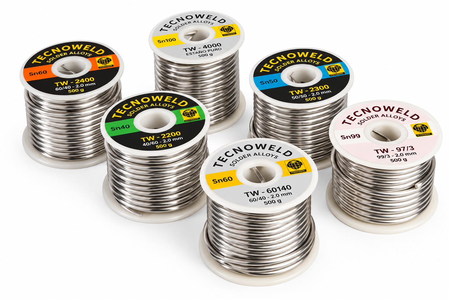 Seis latas metálicas apiladas con tapas de colores, dispuestas sobre un fondo blanco.