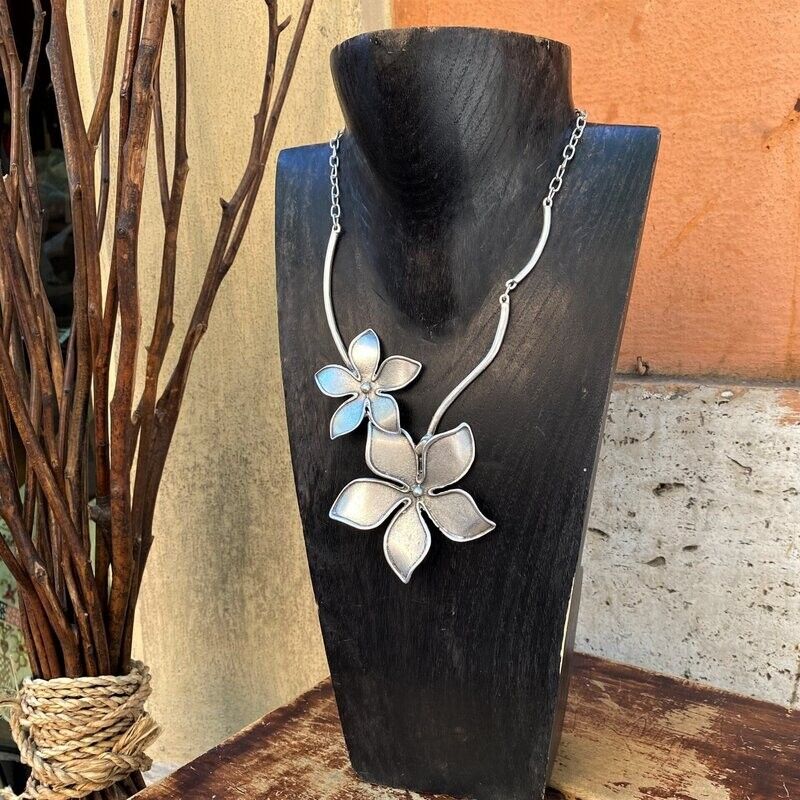 collana con fiore