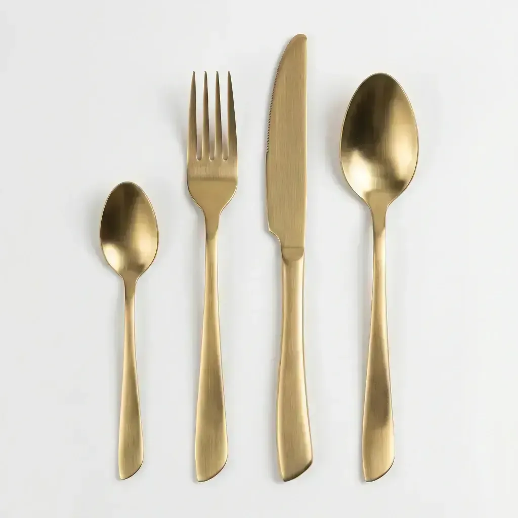 SET DE CUBIERTOS LISBOA GOLD X 16 UNIDADES