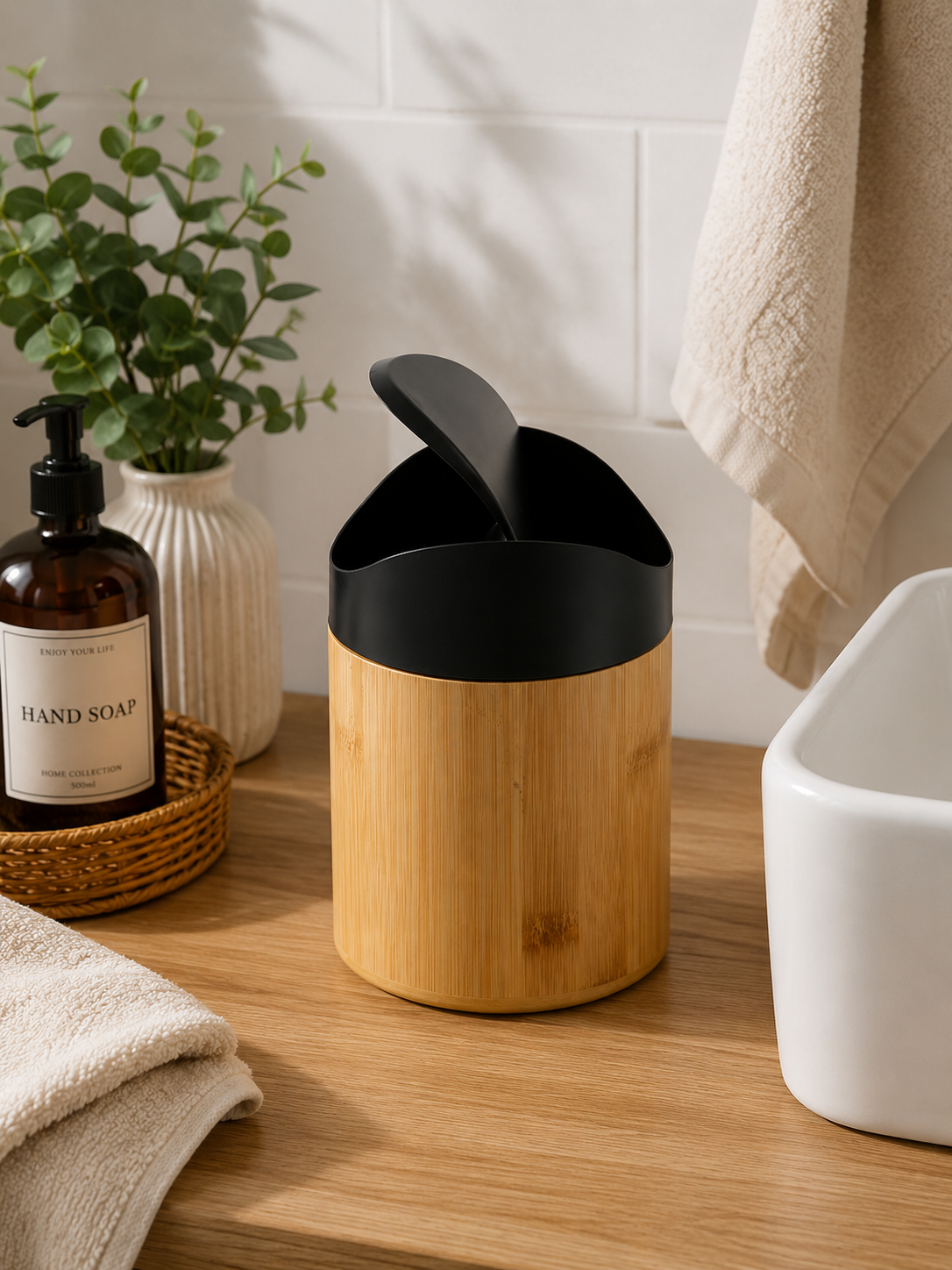 TACHO DE BASURA CHICO NEGRO CON DETALLES BAMBÙ