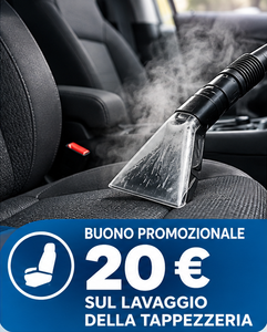 Bocchetta del lavatappeti che pulisce a vapore il sedile di un’auto, con banner promozionale blu: «Buono promozionale da 20 € per il lavaggio della tappezzeria»