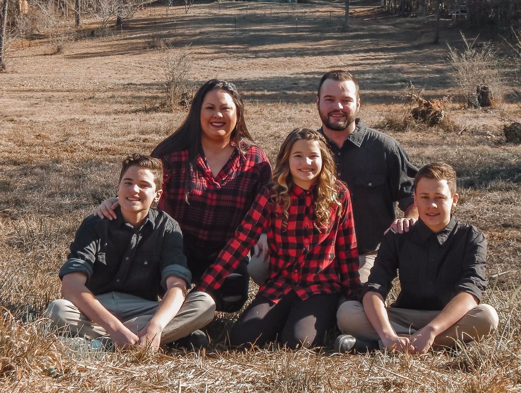 Newnan GA family photographer capturing an outdoor golden hour family portrait session