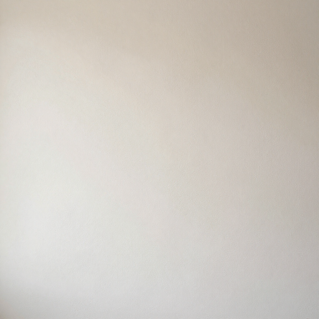 Een effen, gebroken witte muur met zachte verlichting en een subtiele textuur.